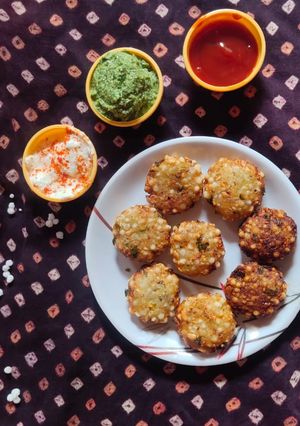 સાબુદાણા વડા (Sabudana Vada Recipe In Gujarati) રેસીપી મુખ્ય ફોટો
