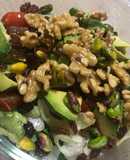Ensalada de frutos secos y aguacate 🥑