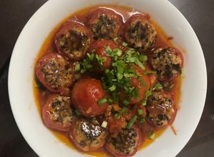 Hình của món Cà chua nhồi thịt.