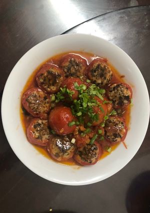 Hình của món Cà chua nhồi thịt.