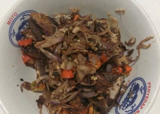 Ikan tongkol sambal bawang