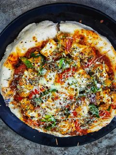 তন্দুরি পনির ভেজিটেবল পিজ্জা(pizza recipe in Bengali) রেসিপির প্রধান ছবি