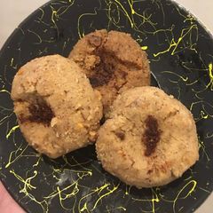 A picture of Traditional Algerian Dessert: غريبة.