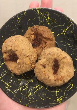 A picture of Traditional Algerian Dessert: غريبة.