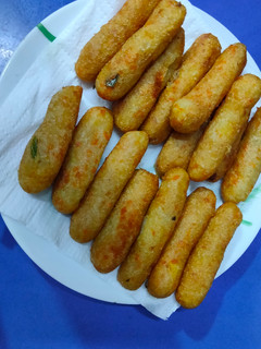 সুজি ও আলুর ফিঙ্গার চিপস্ রেসিপির প্রধান ছবি