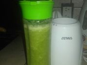 Una foto de jugo verde jengibre