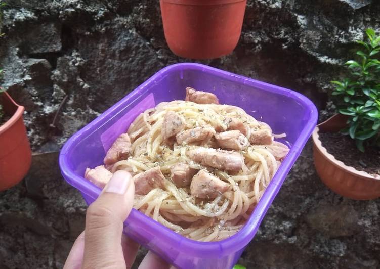 Resep Spaghetti Aglio Olio Chicken Enak dan Mudah yang Bisa Manjain Lidah