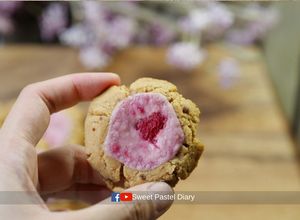 รูปของ สูตรคุกกี้ ราสเบอรี่ ชีสเค้ก  Raspberry Cheesecake Cookies