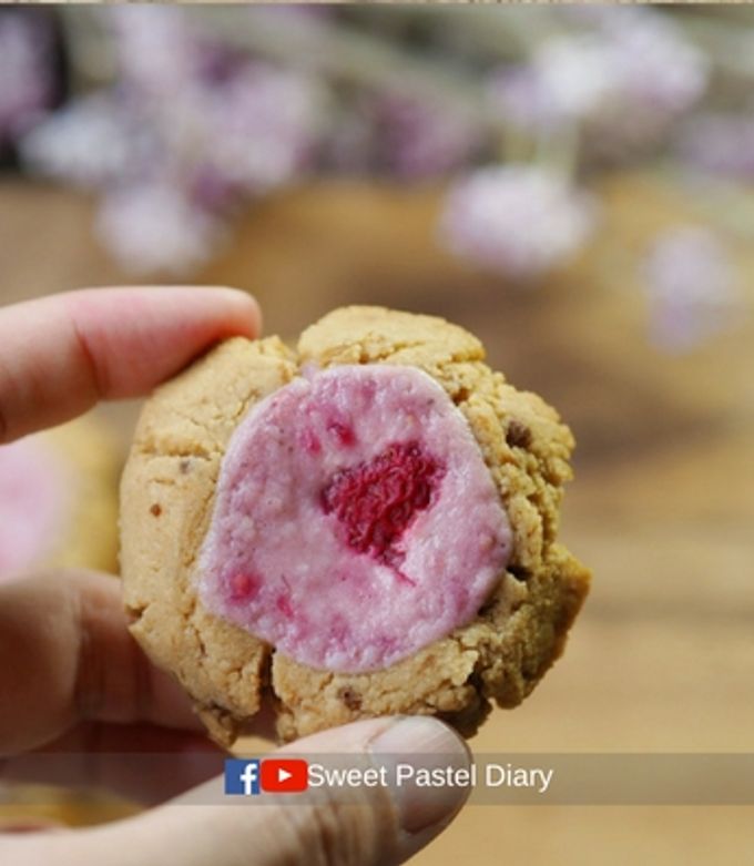 รูปของ สูตรคุกกี้ ราสเบอรี่ ชีสเค้ก Raspberry Cheesecake Cookies