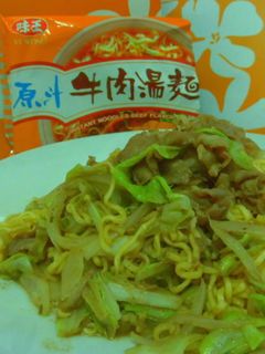 【味王泡麵創意秀】 高麗菜牛肉炒麵 的食譜成品照片