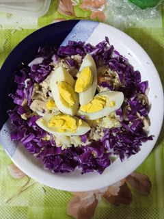 Una foto de Salpicón de pollo con repollo morado