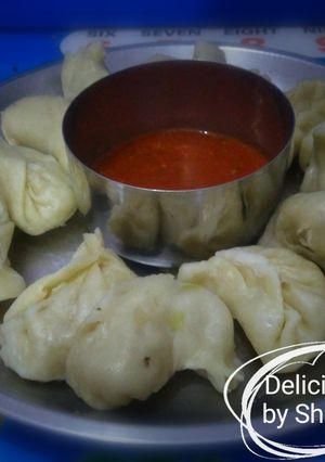 A picture of Momos.