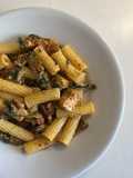 Pasta cremosa con pollo