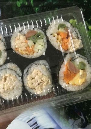 Hình của món Kimbap ức gà (~286 calo).
