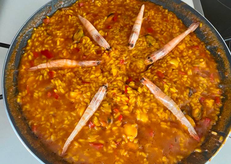 Paella de pescado y marisco