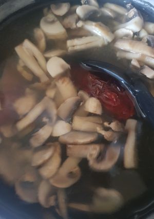Una foto de Caldo de Champiñones