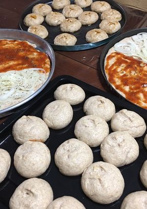 Una foto de Bollo para pizza y pancitos saborizados con harina integral molienda fina