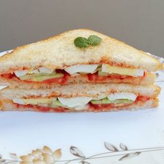 A picture of Sandwich 🥪🥪.
