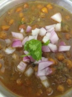 देशी चना की घुघनी(desi chana ki ghughni recipe in hindi) रेसिपी मुख्य फोटो