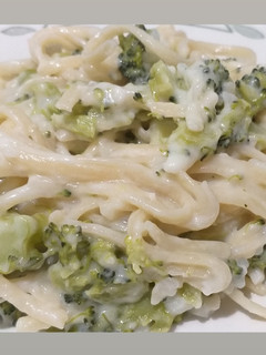 Una foto de Fideos con salsa de brócoli
