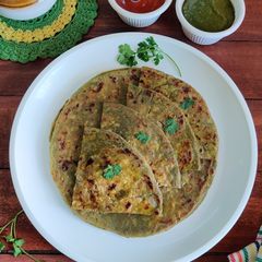 A picture of Paalak Paneer Paratha (Spinach And Cottage Cheese Flatbread).
