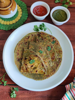 A picture of Paalak Paneer Paratha (Spinach And Cottage Cheese Flatbread).