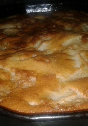 Una foto de Tarta de manzana 🍎 Invertida, riquísima y fácil. 4 pasos