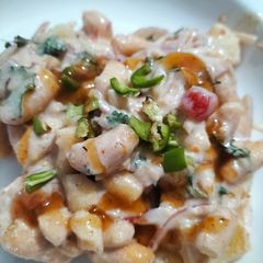 A picture of Dahi bhallay.