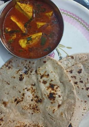 A picture of Matar paneer.