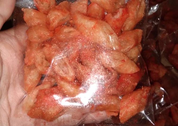 Keripik lumpia balado