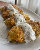 Patatas rellenas de boloñesa con salsa agria