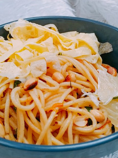 A picture of Spaghetti with peanut sauce.