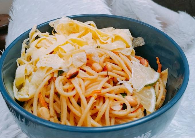 Spaghetti with peanut sauce