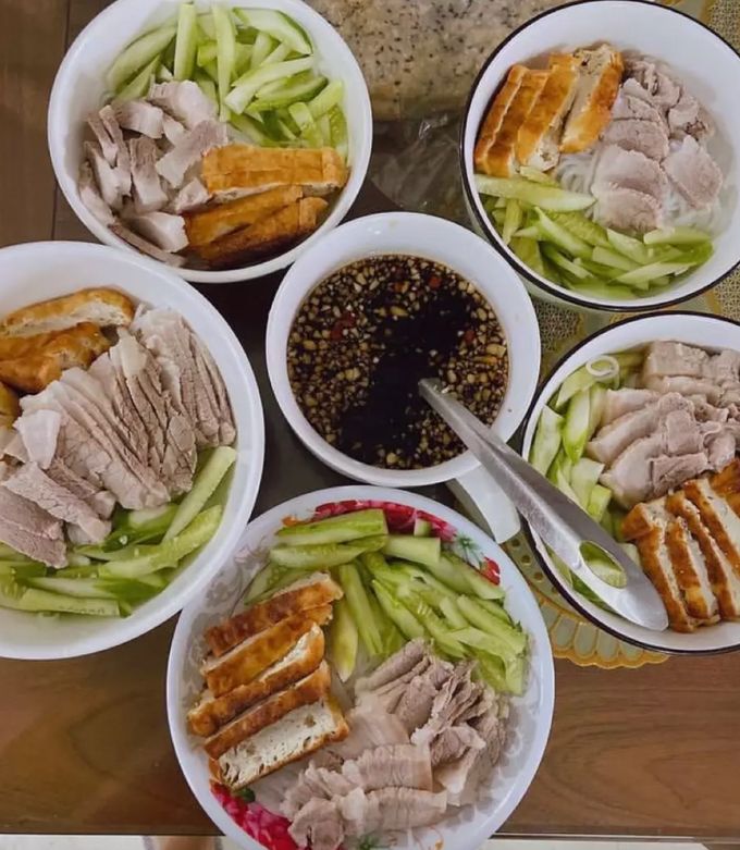Hình của món Bún trộn nước Tương.