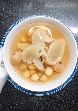 Hình của món Chè Sâm bố chính Sen tươi Long nhãn.
