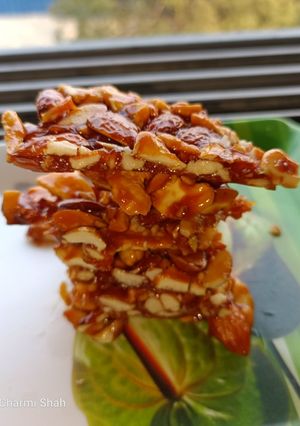 નટસ ચીકી(Nuts Chikki Recipe In Gujarati) રેસીપી મુખ્ય ફોટો