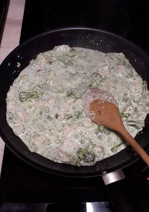 Tejszínes brokkolis csirkemell recept fotója