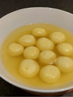 A picture of Komolabhog aka orange roshogulla.