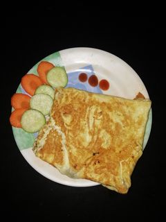 சீஸ் ஸ்டஃப்டு ஆம்லெட்(cheese stuffed omelette recipe in tamil) செய்முறை முக்கிய புகைப்படம்