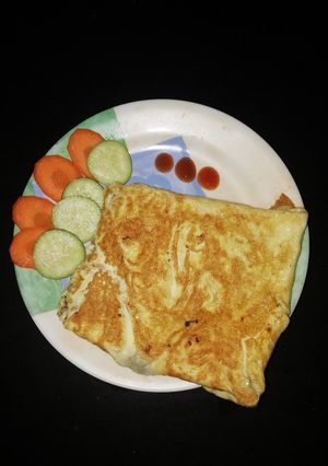 சீஸ் ஸ்டஃப்டு ஆம்லெட்(cheese stuffed omelette recipe in tamil) செய்முறை முக்கிய புகைப்படம்