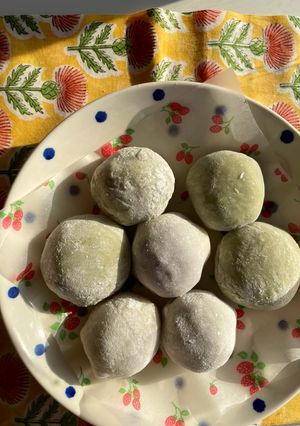 รูปของ โมจิสองรส🍠🥜🍡Mochi 🍡(with matcha peanut🍵 🥜paste and purple potato paste🍠🥛)