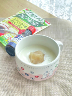 A picture of Vanilla Yogurt with Sweet White Bean Paste.