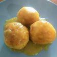 Albóndigas de pollo con salsa de cebolla y curry