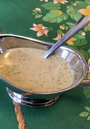 Une photo de Sauce salade à l'huile d'avocat, vinaigre de ciboulette et moutarde fine