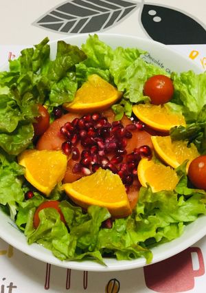 Una foto de Ensalada de Frutas Vegetales!!