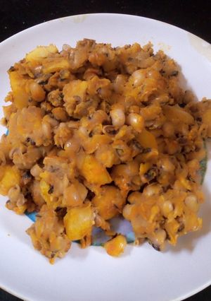 A picture of Beans and Irish petatoes.