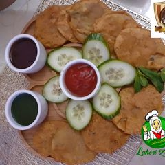 A picture of Aloo katli pakoray.
