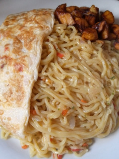 A picture of Simple Noodles and Omelette with plantain.