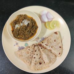 Mooli or Radish Leaves Ke Patte Ka Saag A picture of Mooli or Radish Leaves Ke Patte Ka Saag.