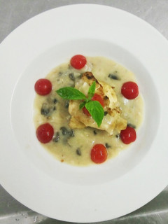 A picture of Baked chicken with mushroom sauce.